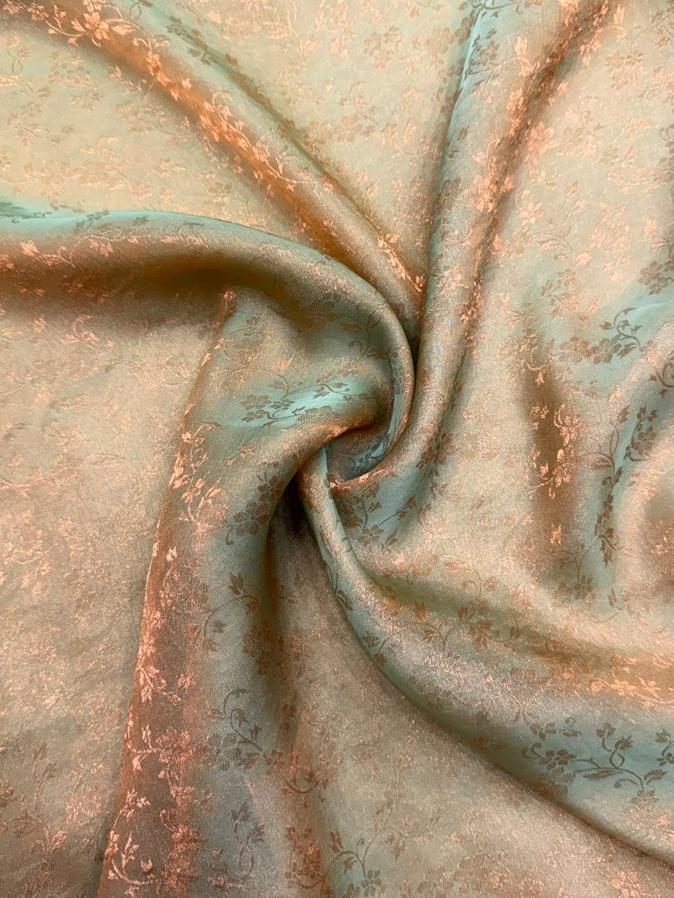 PAPER SILK SELF WITH SHIMMERING EFFECT