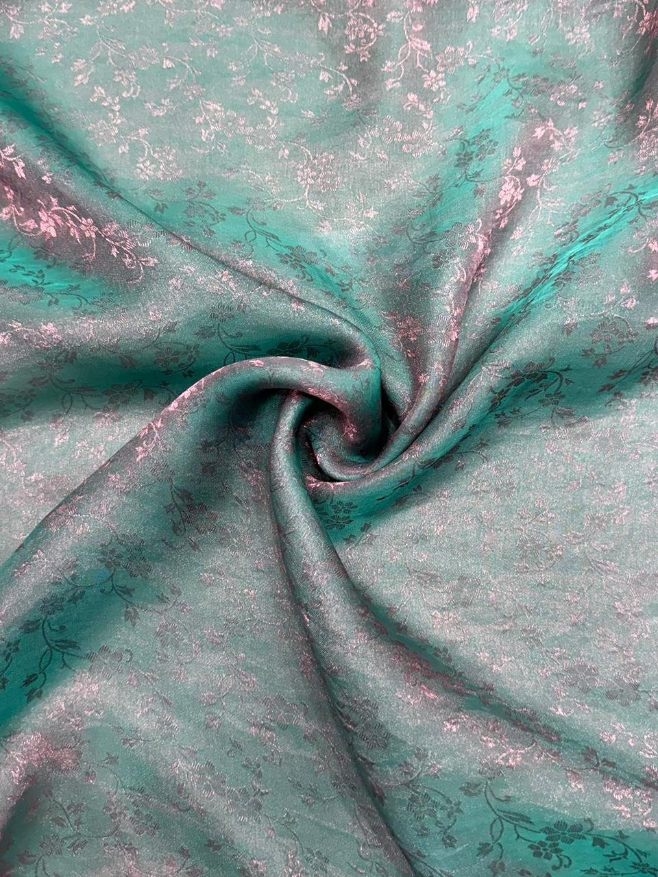 PAPER SILK SELF WITH SHIMMERING EFFECT
