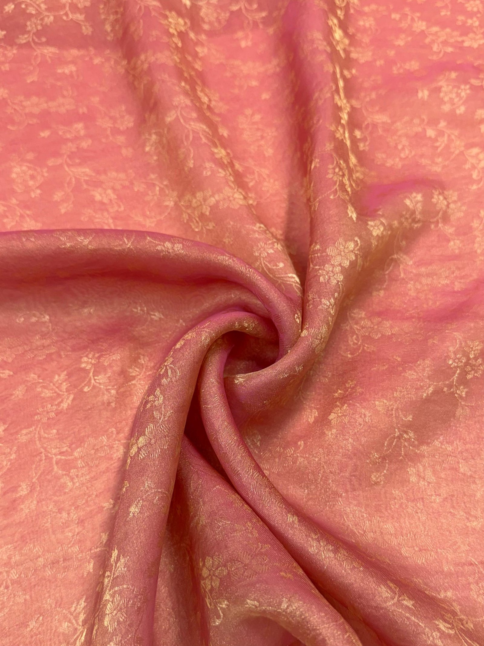 PAPER SILK SELF WITH SHIMMERING EFFECT