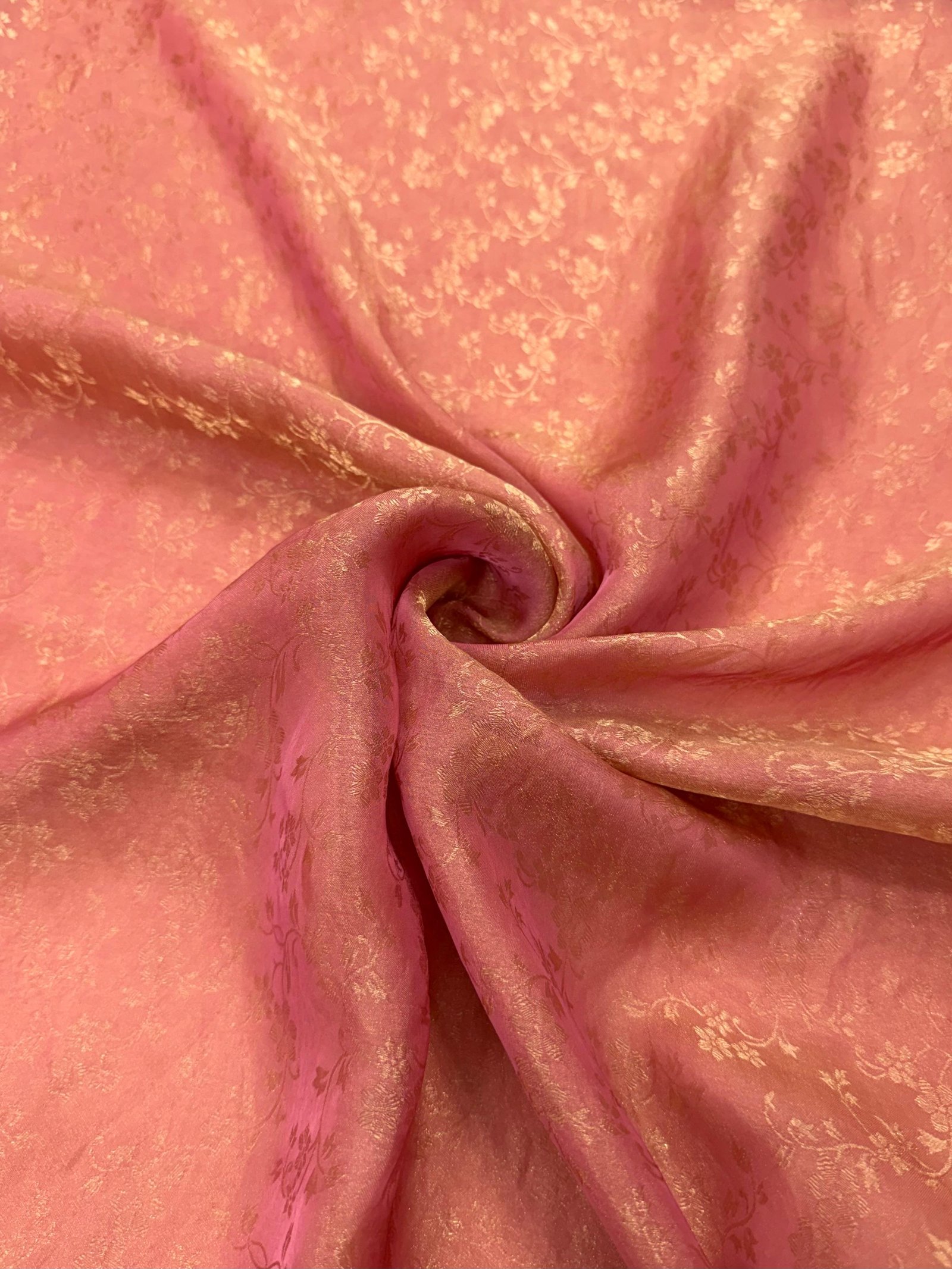 PAPER SILK SELF WITH SHIMMERING EFFECT
