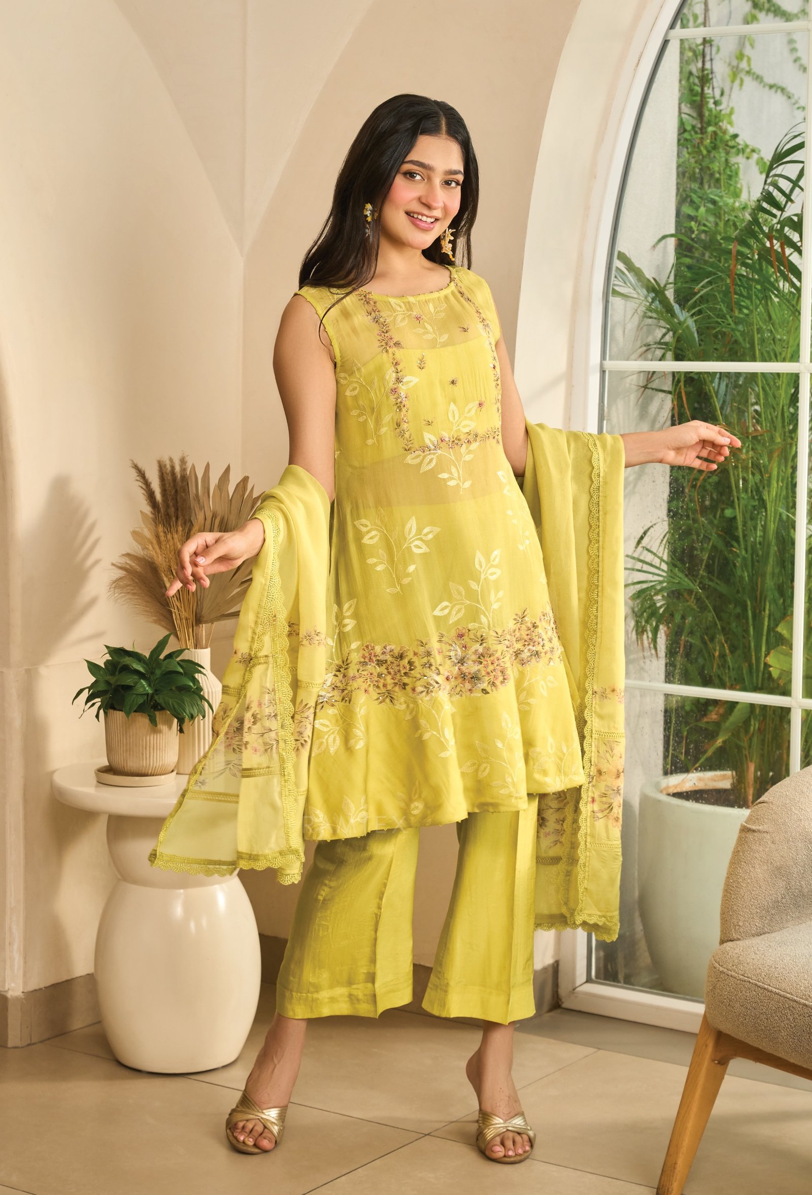 PRINTED SEQUINS ORGANZA WITH DELICATE EMBROIDERY 
